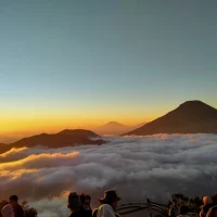 Golden Sunrise Sikunir